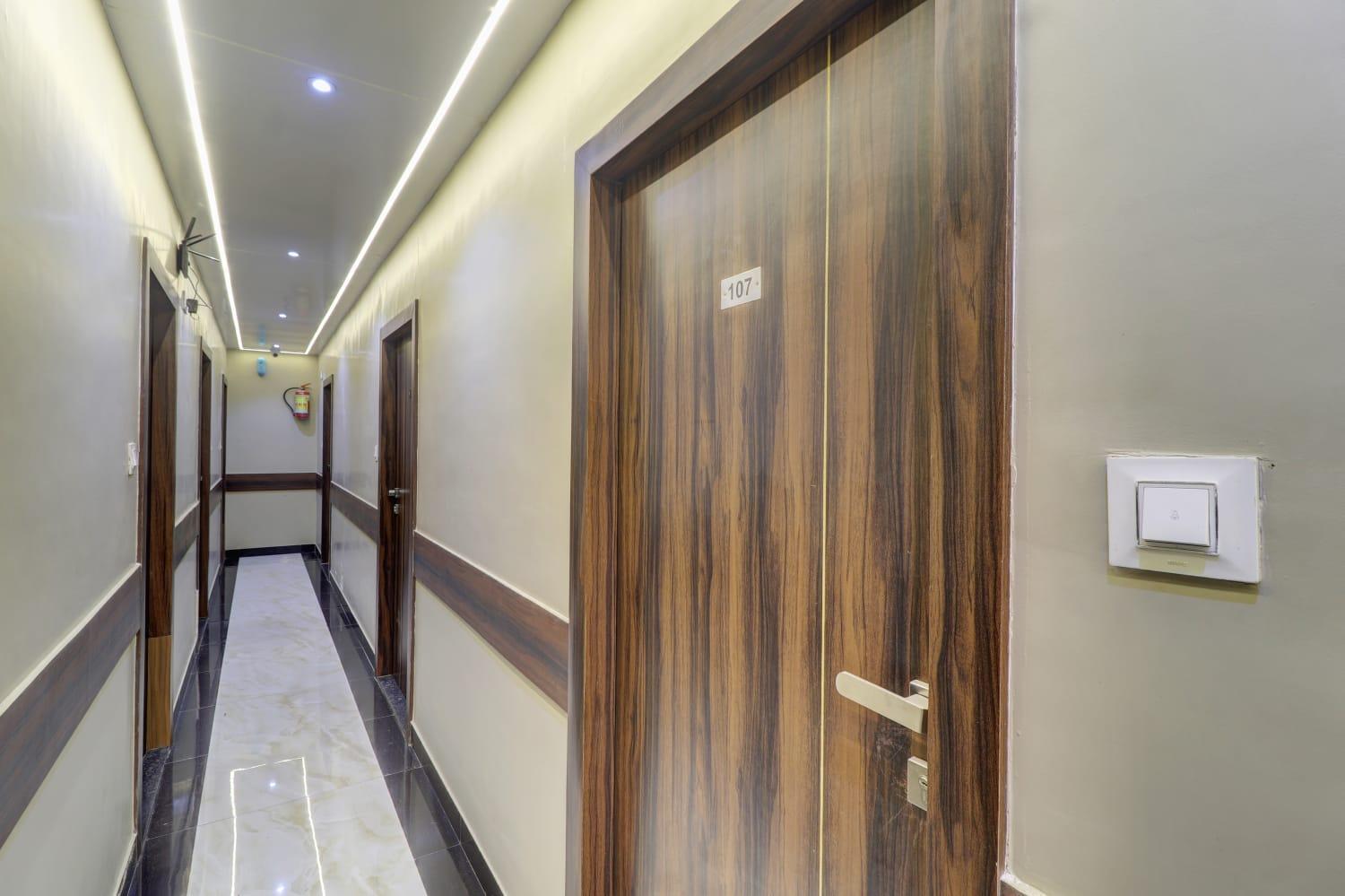 Hotel New Blue Sapphire Residency Мумбаи Экстерьер фото