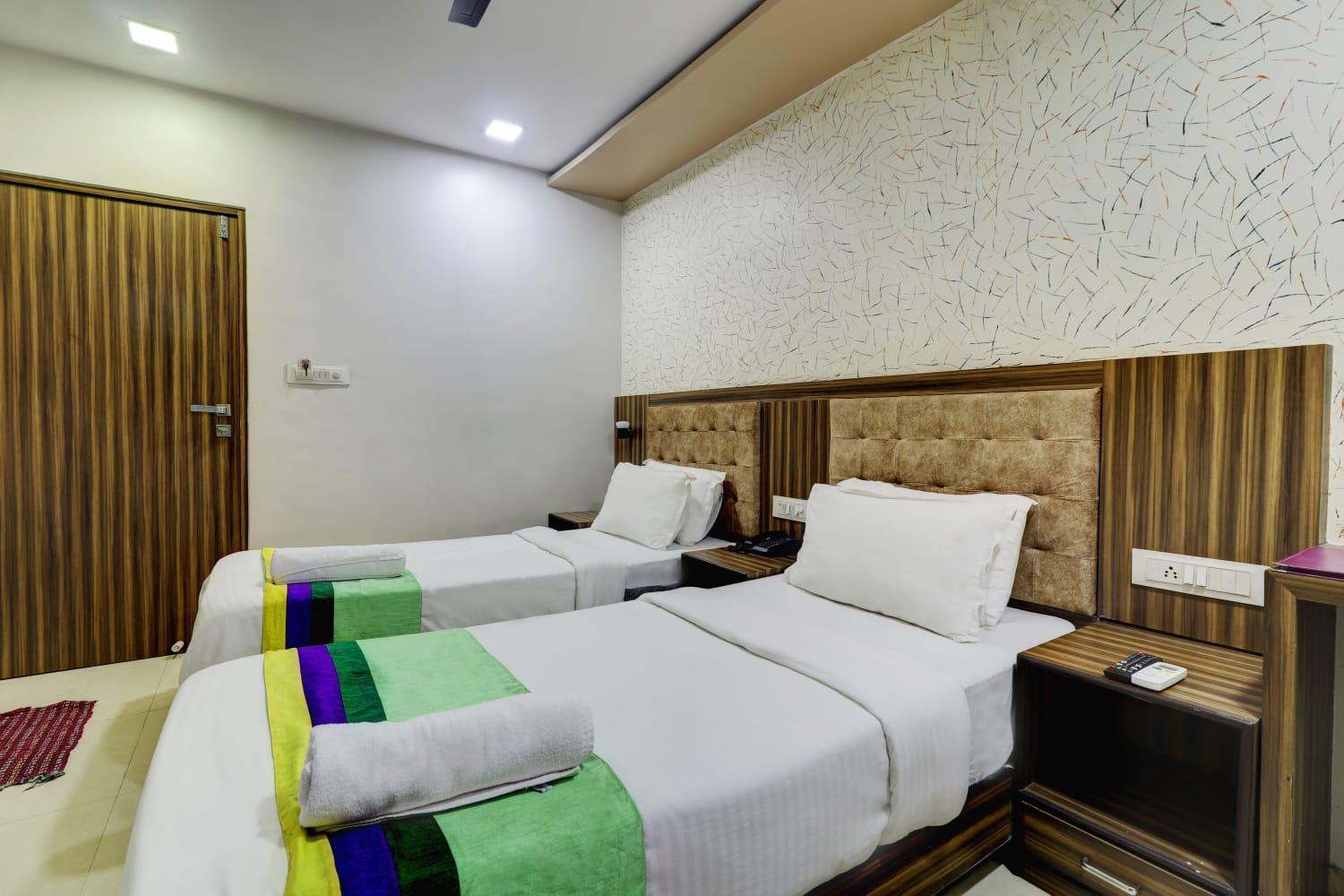 Hotel New Blue Sapphire Residency Мумбаи Экстерьер фото