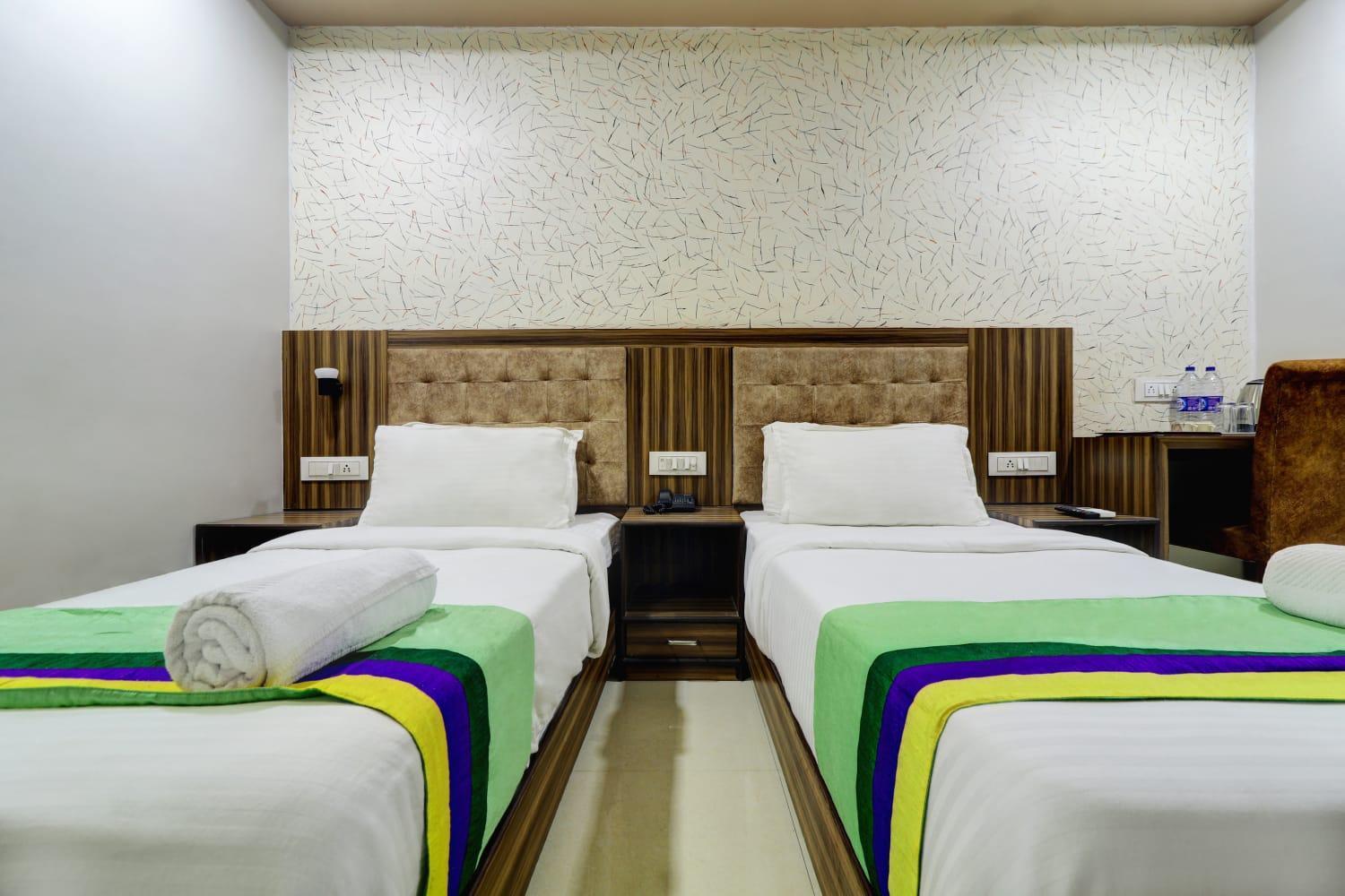 Hotel New Blue Sapphire Residency Мумбаи Экстерьер фото