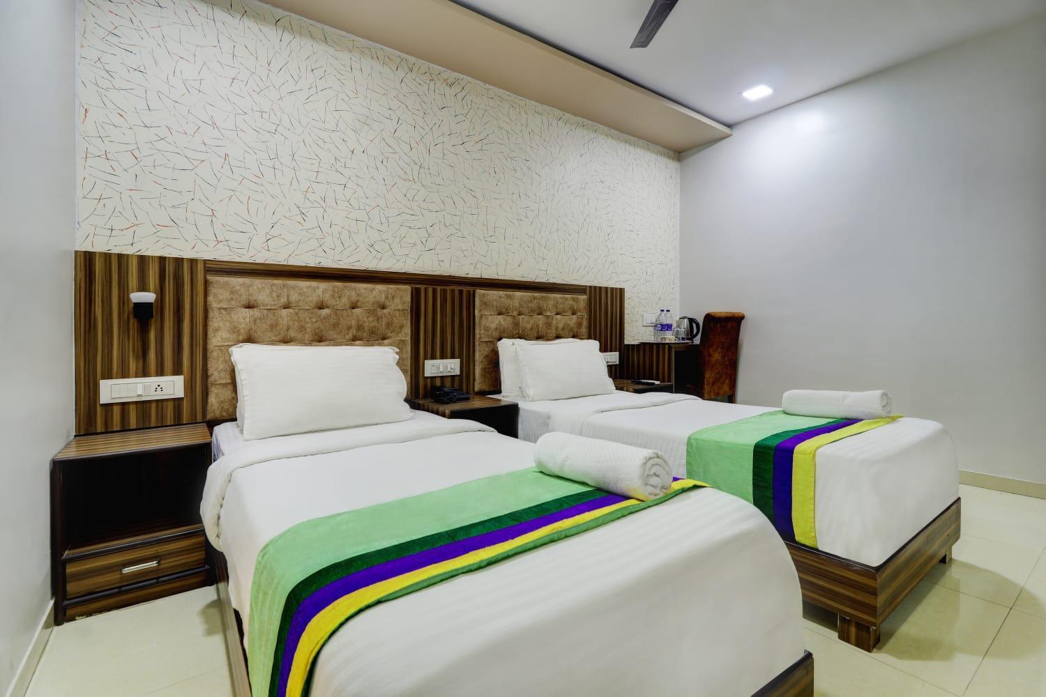 Hotel New Blue Sapphire Residency Мумбаи Экстерьер фото